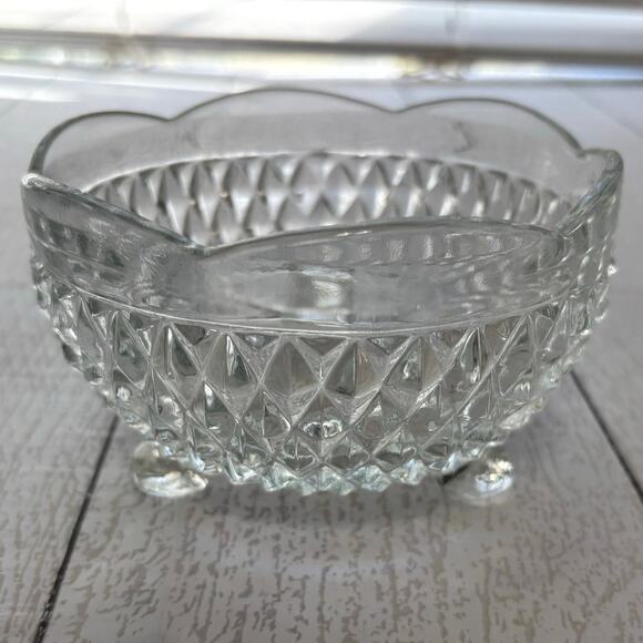 Vintage Indiana Glass Diamond Point Three Footed Scalloped Edge Bowl - Picture 2 of 7